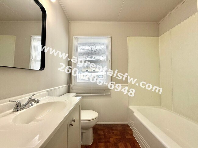 Building Photo - 3 Bedroom House