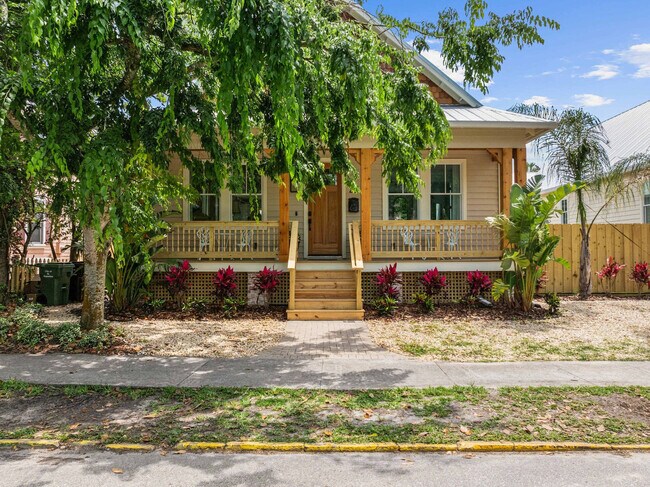 Building Photo - 28 W Castillo Dr