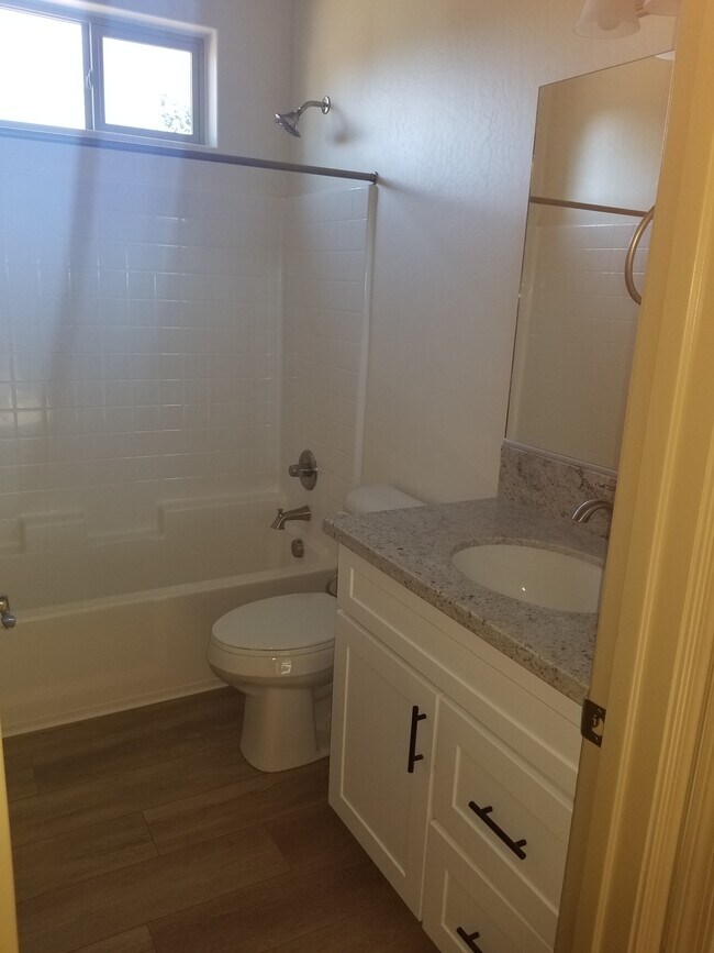Bathroom #2 to be shared between bedrooms #2 and #3 - 5180 N Roadrunner Dr