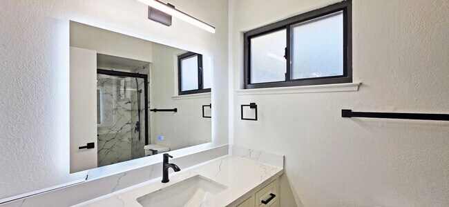 Building Photo - 9628-9628 Bradhugh Ct