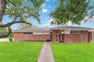 Building Photo - Welcome to a Home Full of Character and Comfort!