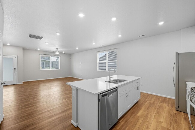 Building Photo - Stunning 3-Bed Townhome in Northglenn w/ 2...
