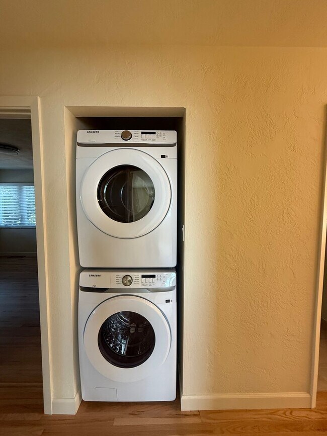 Building Photo - Panoramic Ocean View Home in Aptos! Move in incentive!