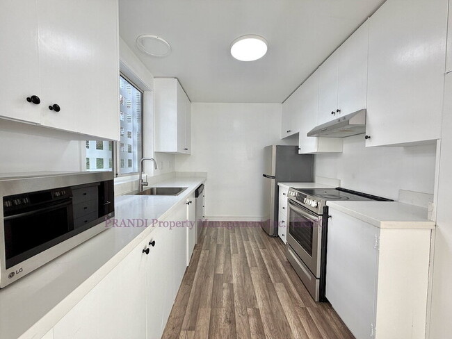 Building Photo - 5221 Shelter Bay Ave