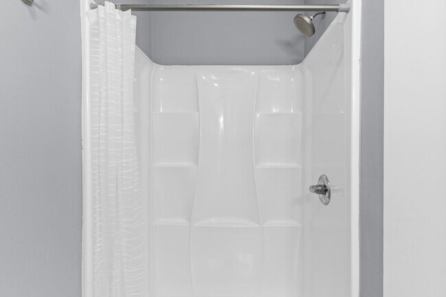 Building Photo - 310 Country Club Villa Dr