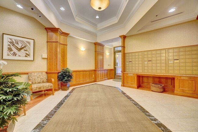 Building Photo - Super-Cool Lower Penthouse Condo Available 05-07-26!! Secured Entry, Garage Parking, Pet-Friendly!