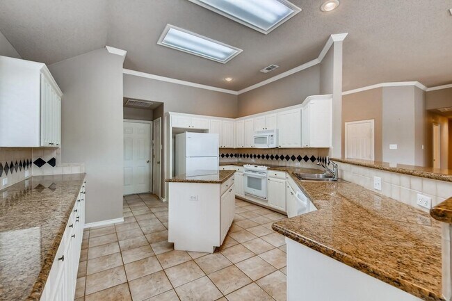Building Photo - 5930 River Bend Dr