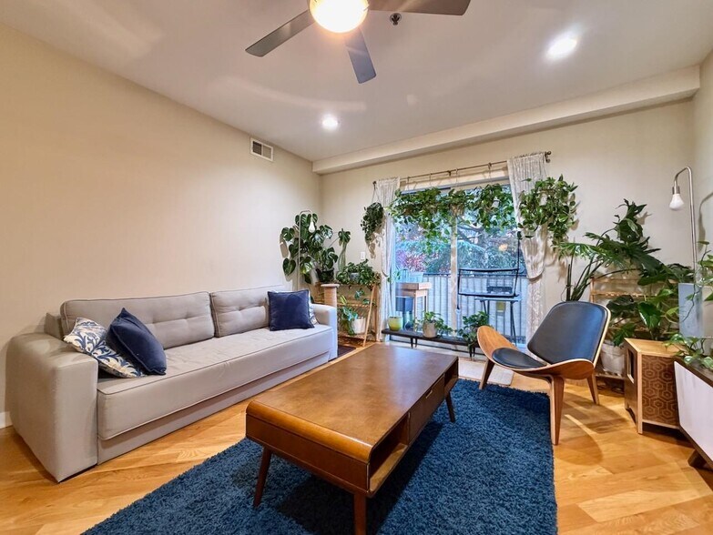 Building Photo - 83 Monroe St