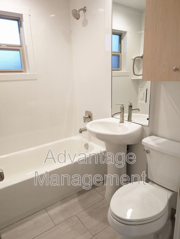 Building Photo - 469 E Elm St