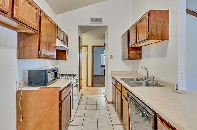 Building Photo - 4886 Maureen Cir