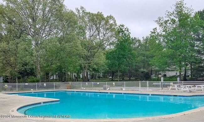 Building Photo - 145 Pine Oak Blvd