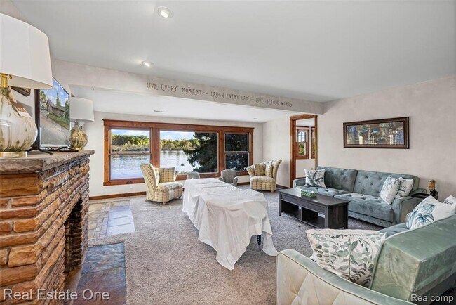 Building Photo - 2739 Lakeridge Ave