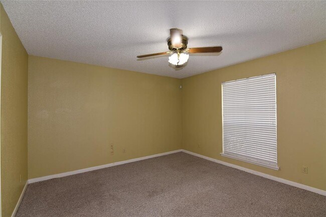 Building Photo - 12400 Overbrook Ln