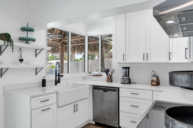 Building Photo - 2233 SE 15th St