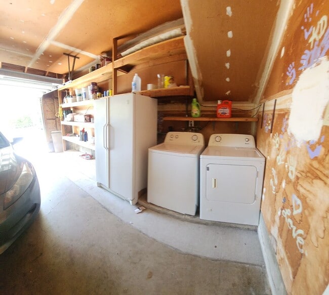 Building Photo - 6 bed 3 bath Spacious home near Cal Poly