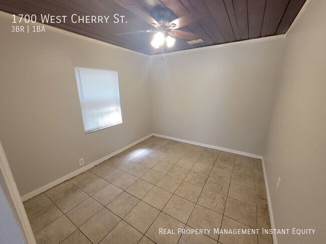 Building Photo - 1700 W Cherry St