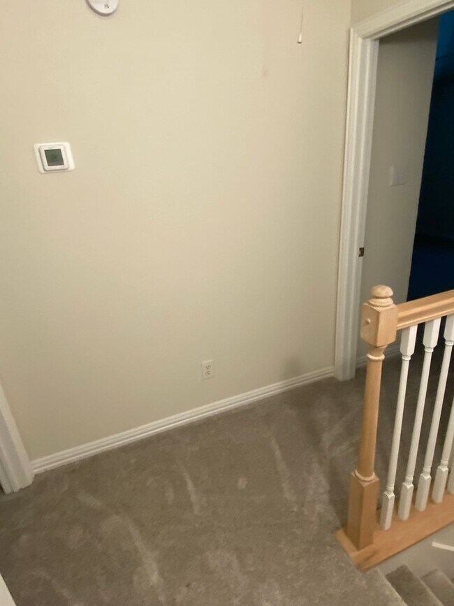 Building Photo - Quiet 2 bedroom townhome close to Downtown Denton Square