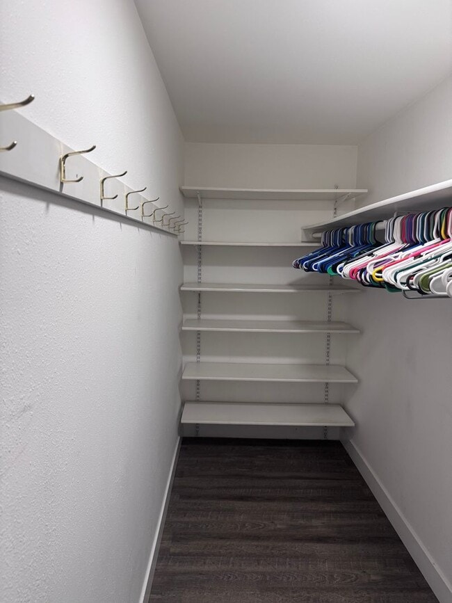 Building Photo - Beautiful 2 Bedroom, 1 Bath, 3 Car Garage ...