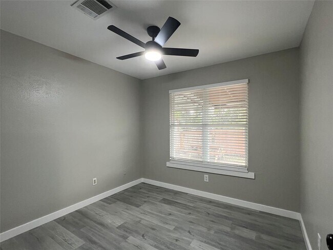 Building Photo - 10510 Little Pebble Dr
