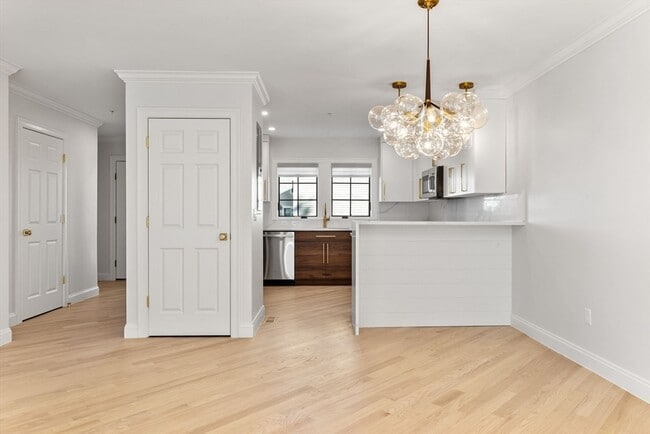 Building Photo - 7 Chatham Way