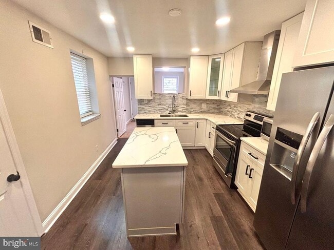 Building Photo - 809 Morris St