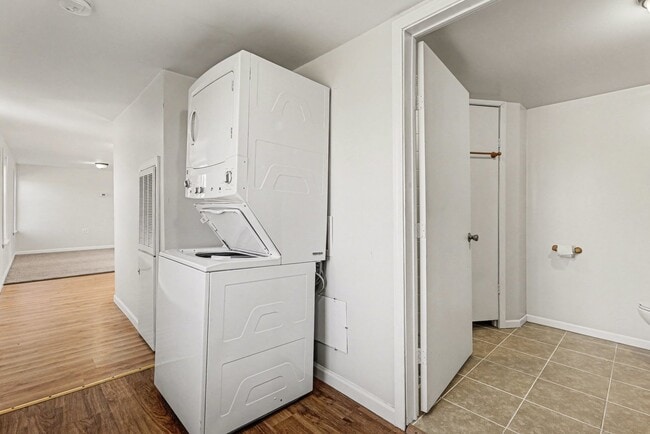 Building Photo - 11064 W Bruns Rd