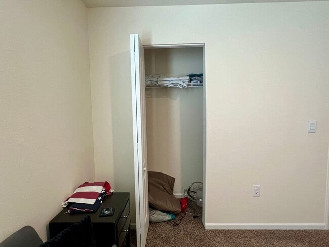 Building Photo - Available 11/1/24 Three bedroom two bath h...