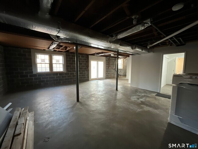 Building Photo - 110 Roger White Dr