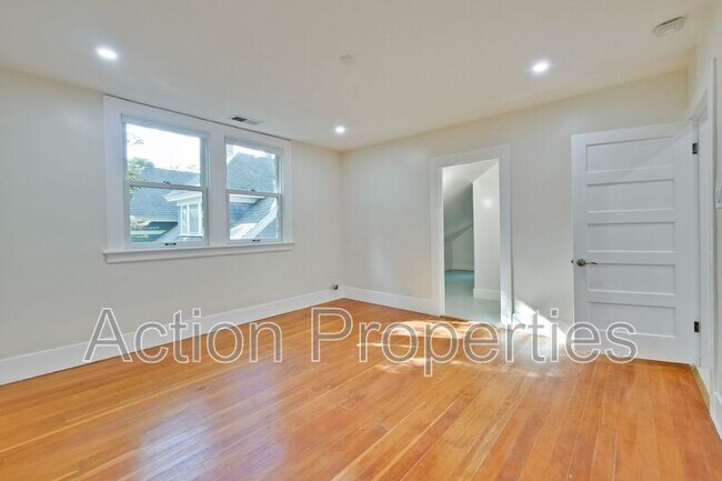 Building Photo - 315 Melville Ave