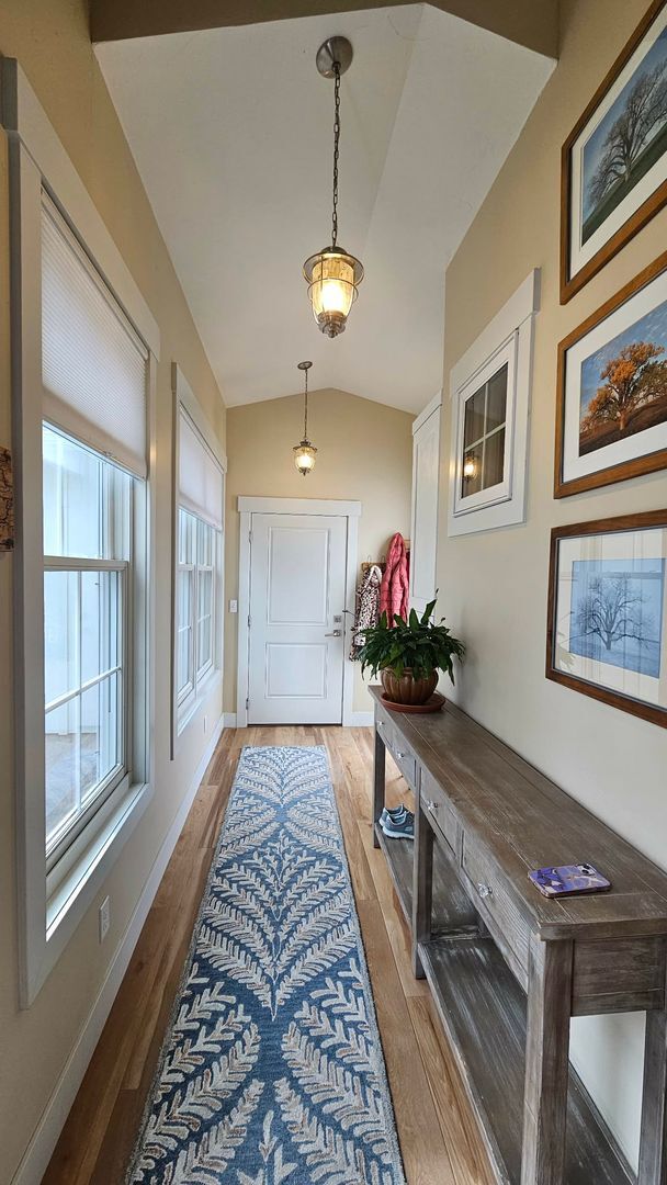 Building Photo - Fully Furnished House plus Mother-in-law suite - Lake Views & Access - Winter Rental Only