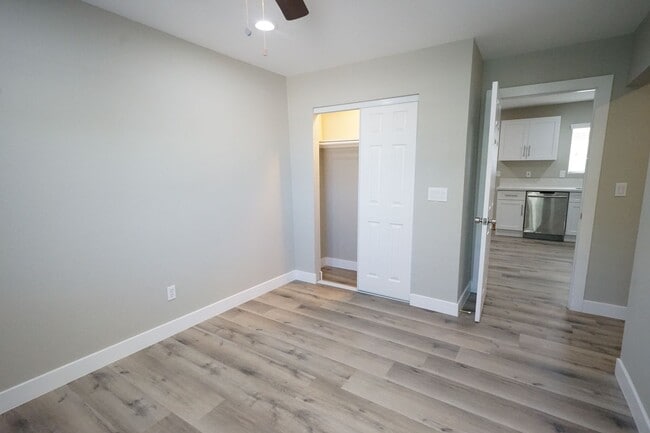 Building Photo - 1175 S Mojave Rd