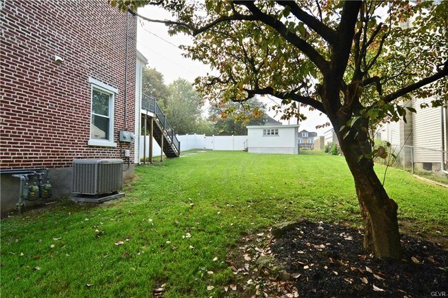 Building Photo - 147 Lachenour Ave