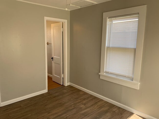 Building Photo - Very Nice 2 Bed 1 Bath Home In Great Locat...