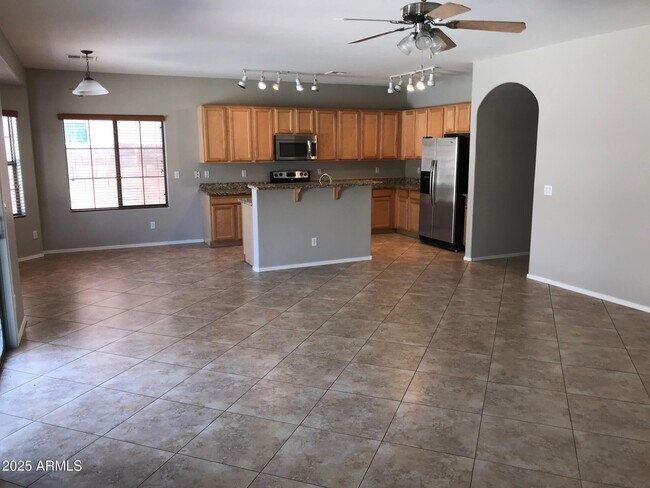 Building Photo - 3440 E Flower St