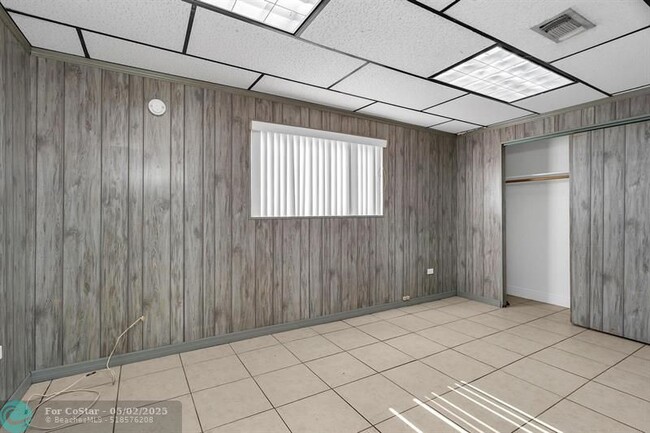 Building Photo - 4932 SW 12th St