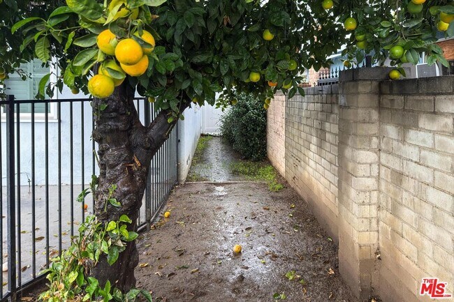 Building Photo - 18148 Hartland St