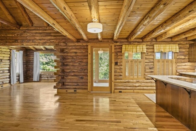 Building Photo - 118 Agape Wy