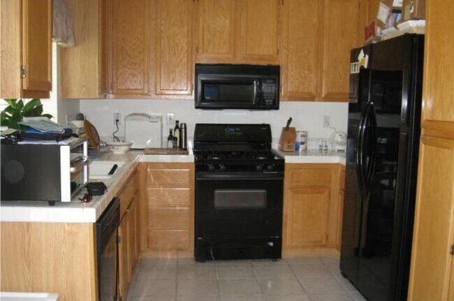 Building Photo - 43093 Teramo St