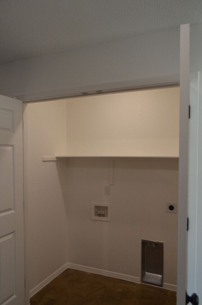 Building Photo - 977 Cline Dr