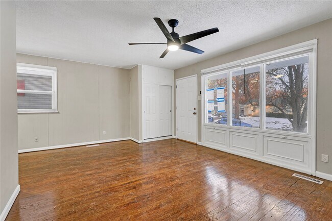 Building Photo - 9725 Medford Dr