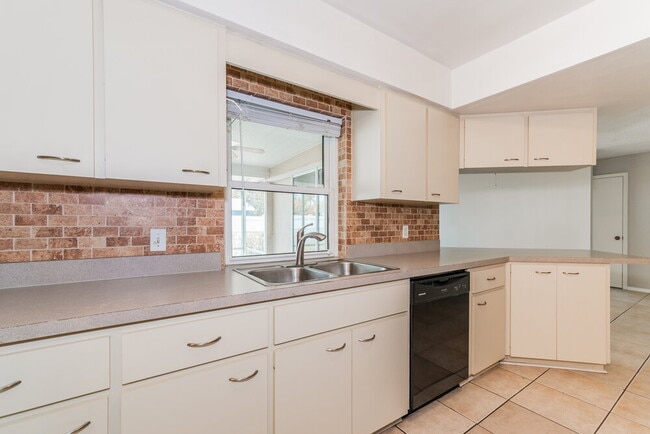 Building Photo - 3265 Lalani Blvd