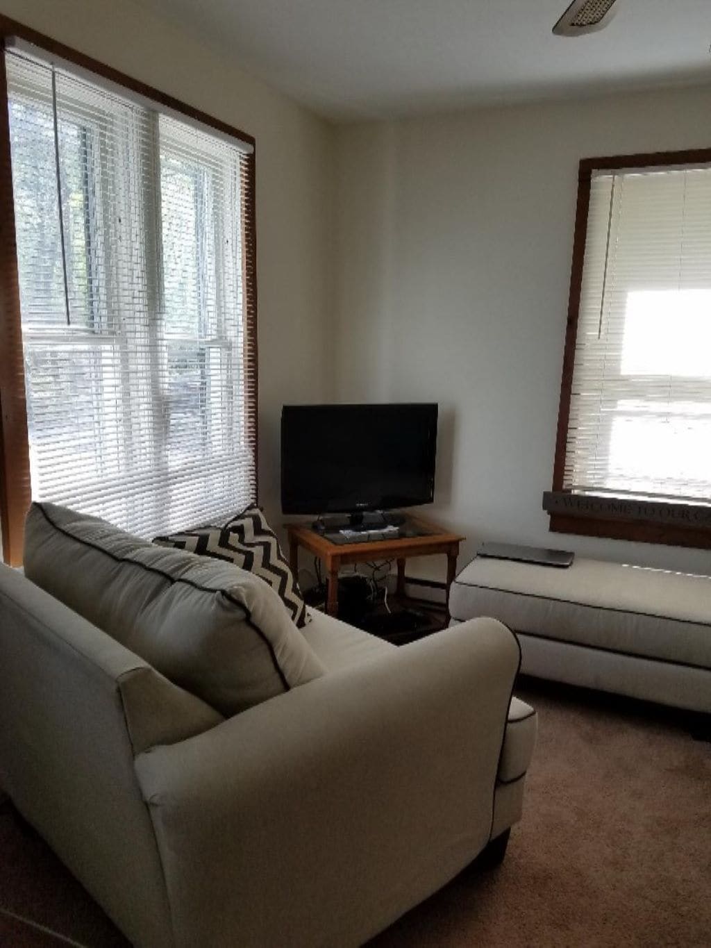 Living room - 18 Jay Rd E