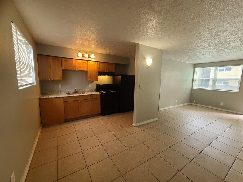 Building Photo - 3810 Almeda St