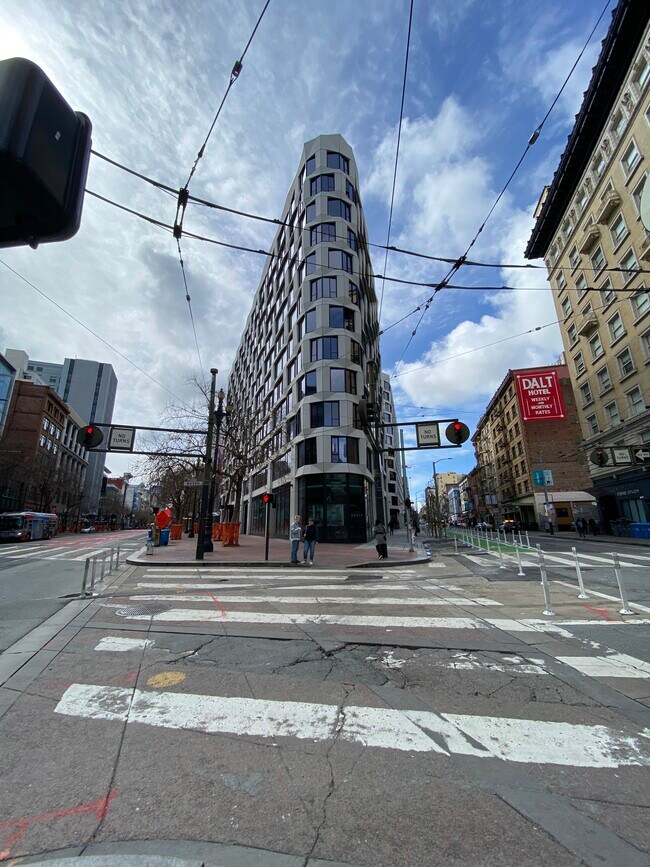 Building Photo - 960 Market St