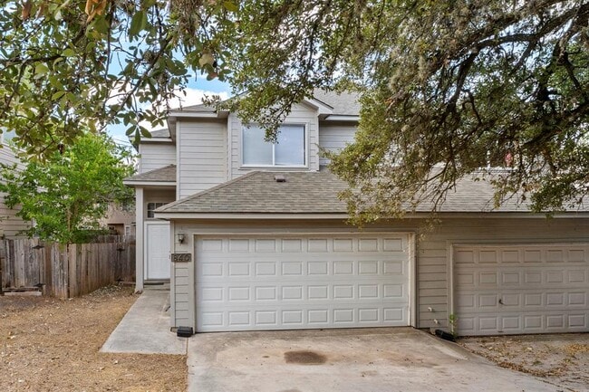 Primary Photo - 840 Sagewood Trail