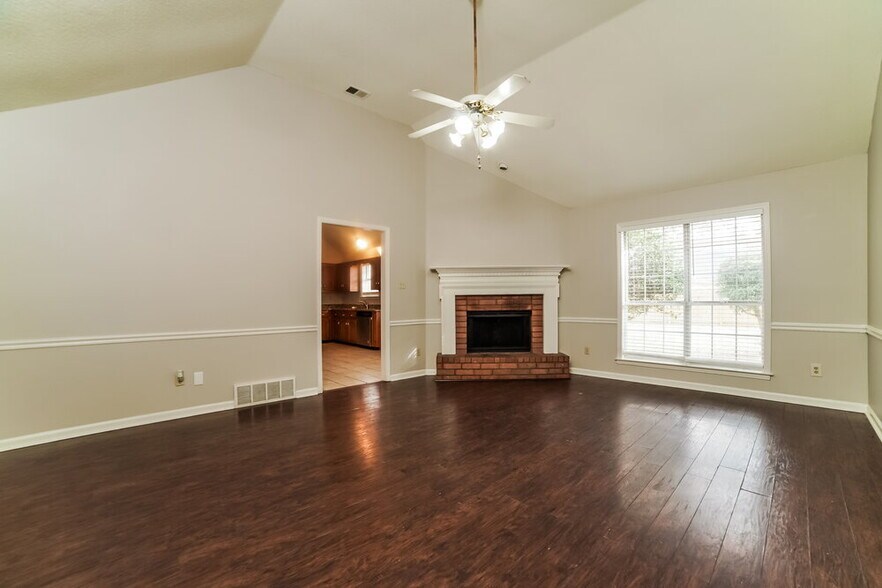 Building Photo - 5618 Heather View Dr