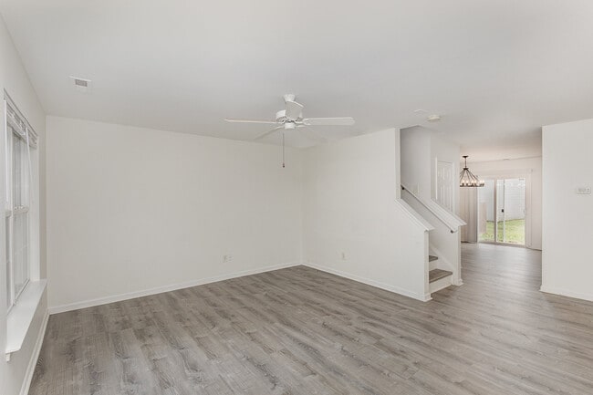 Building Photo - 400 Erin Taylor Ln