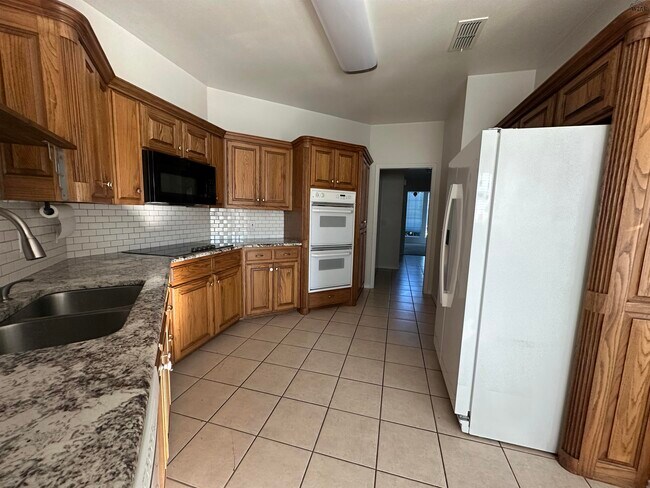 Building Photo - 3028 Whitehall Ln