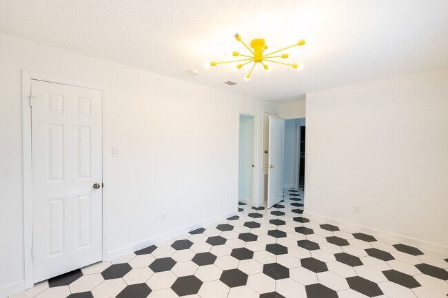 Building Photo - 1314 Frontier Ln