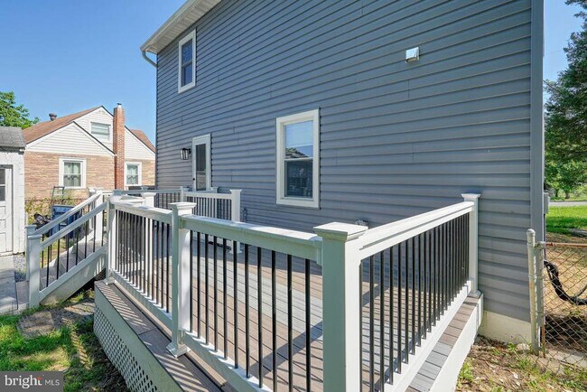Building Photo - 112 Fox Way